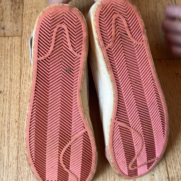 Pink high top Nike shoes - Picture 4 of 4